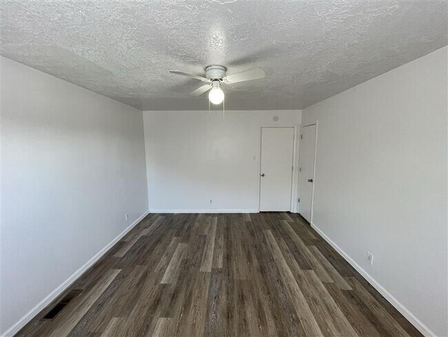 Building Photo - 3505 Lafayette Dr NE