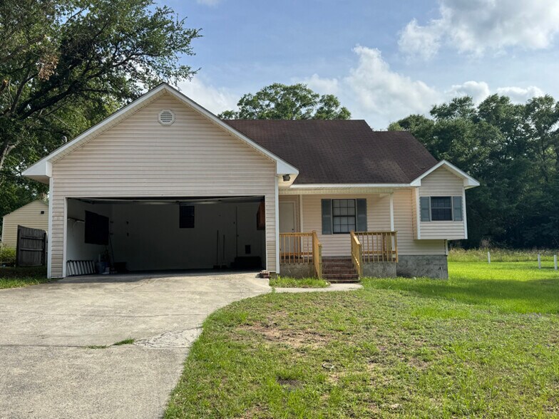 Primary Photo - 204 Lewis St