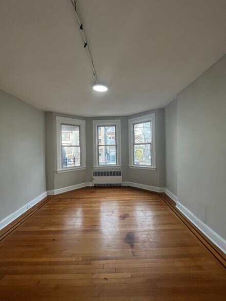 Building Photo - 127 Bidwell Ave