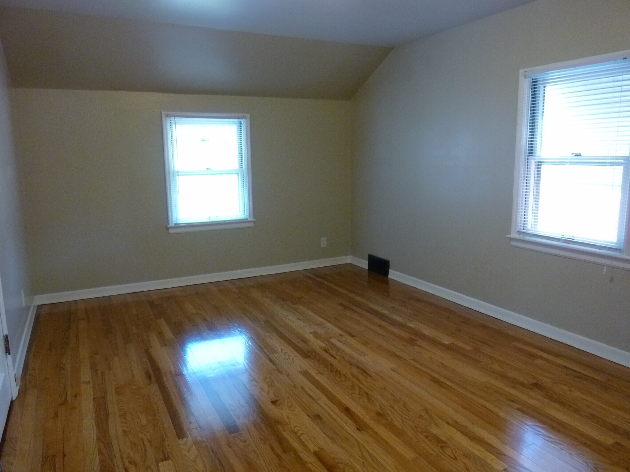 Building Photo - 825 E 35th Ave