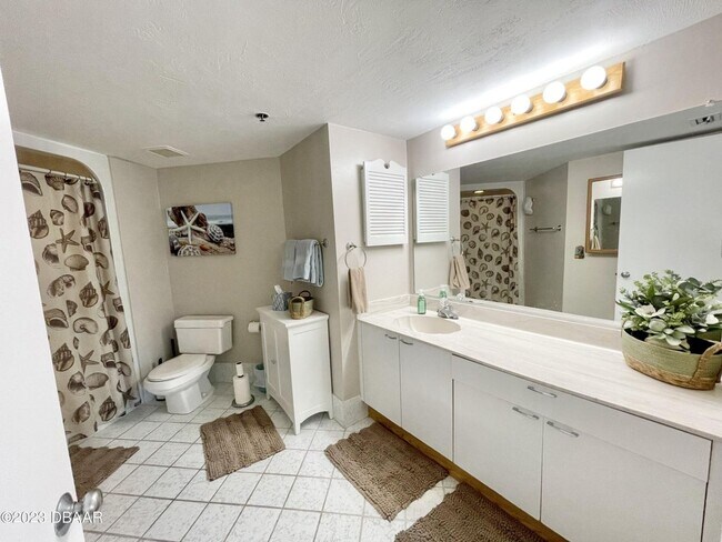 Building Photo - Furnished Oceanview 2 Bed, 2 Bath Condo – ...