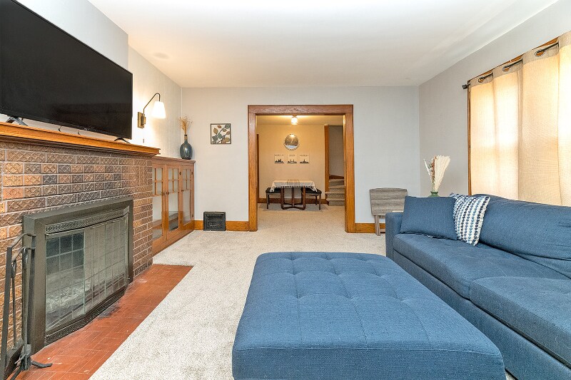 Building Photo - 321 W Lapeer St