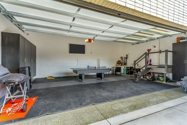 Building Photo - Fully Furnished Luxury Home In The Avenues