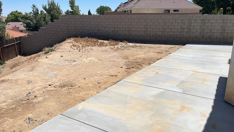Building Photo - 41446 Manzanita Dr