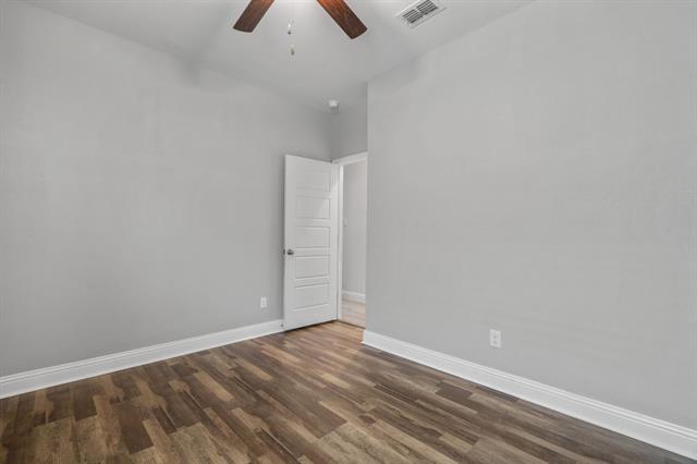 Building Photo - 1440 Lakeview Dr
