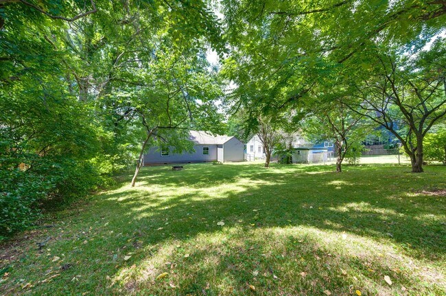 Building Photo - 1421 Janie Ave