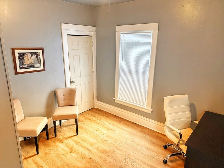 Building Photo - 807 W Vine St