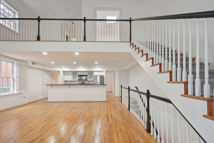 Building Photo - 933 M St NW