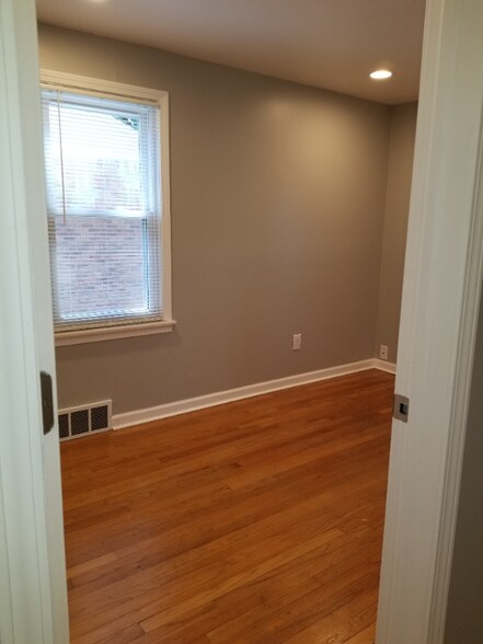 Building Photo - 1511 W Farnum Ave
