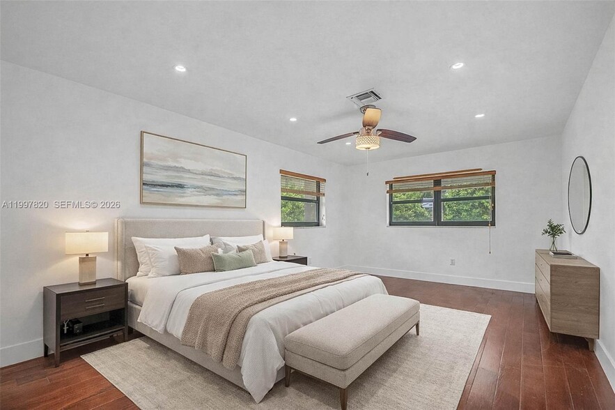 Building Photo - 2000 Brickell Ave