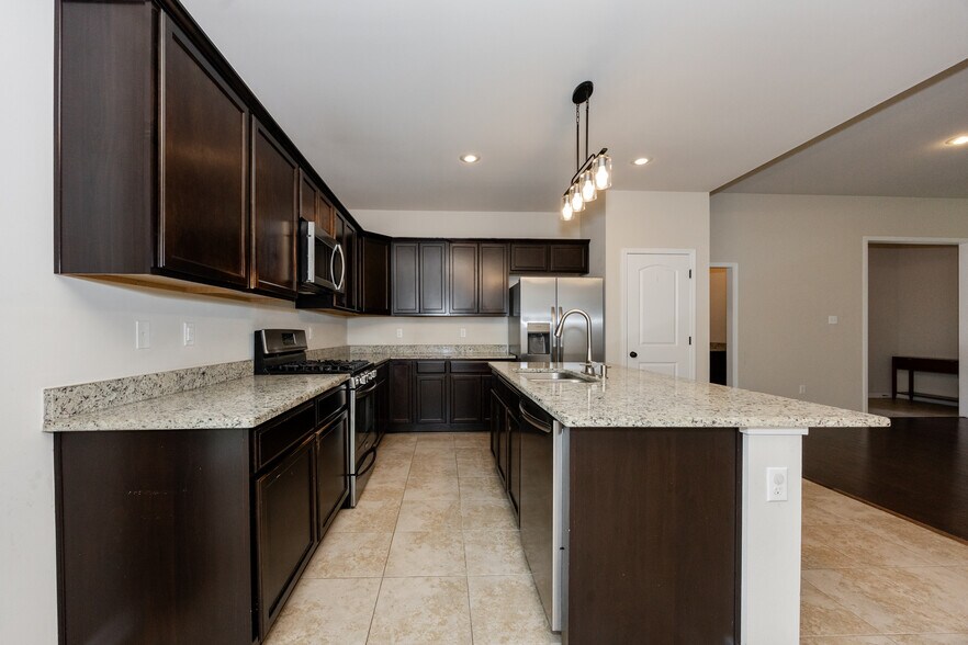 Building Photo - 8578 Arabella Ave