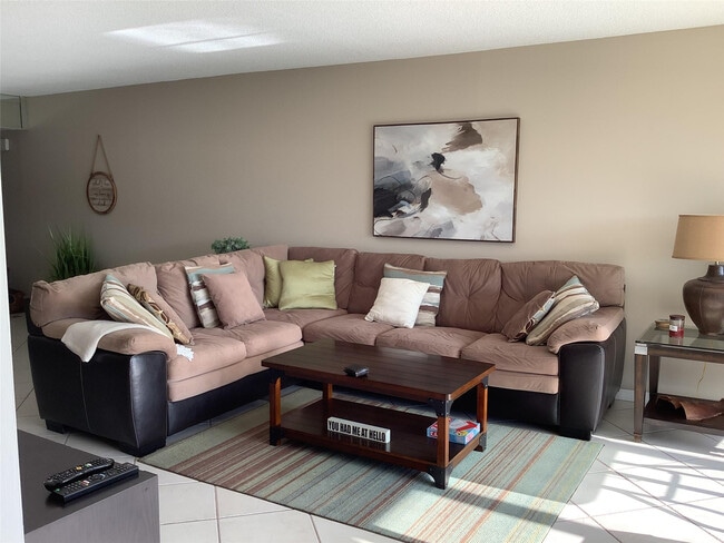 Building Photo - 2671 S Course Dr