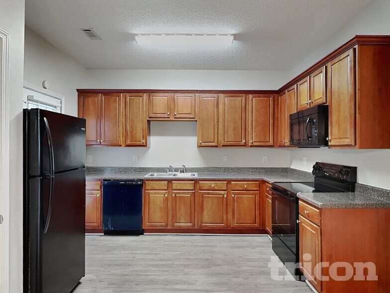 Building Photo - 5484 Sierra Tr