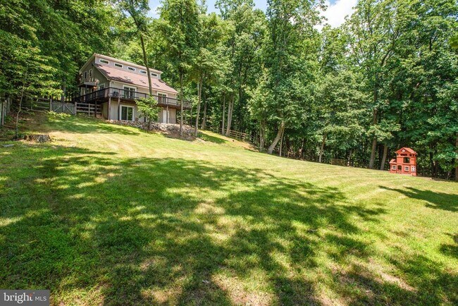 Building Photo - 1619 Summit Dr