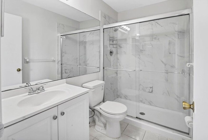 Building Photo - 5105 Pier Dr