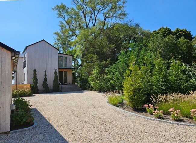 Building Photo - 599 Peconic Bay Blvd