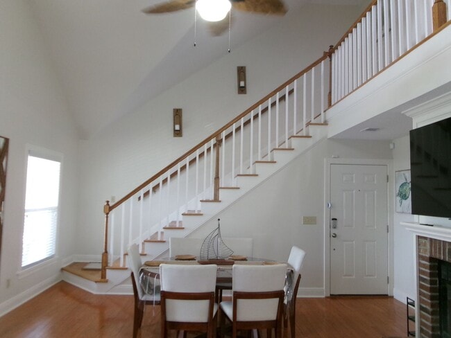 Building Photo - 3 bedroom raised beach home on Ocean Boule...