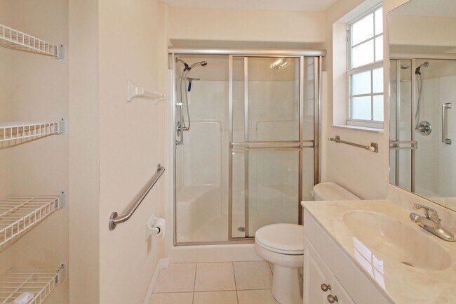 Building Photo - L'Pavia Condo for Annual Rent