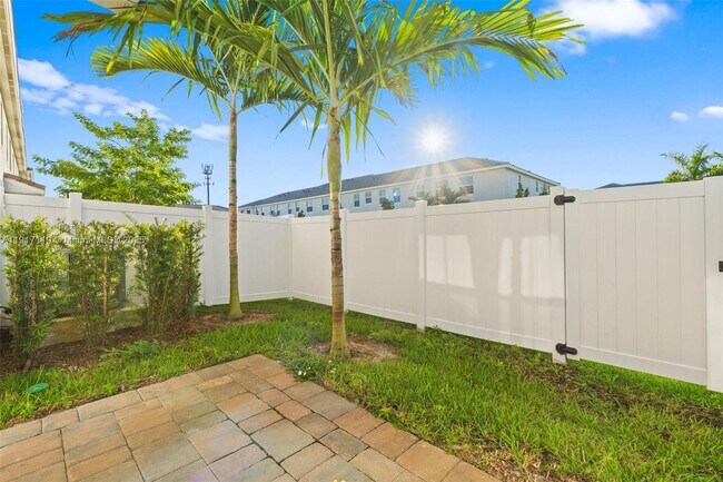 Building Photo - 210 SW 170th Ave