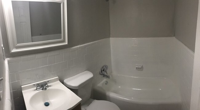 Building Photo - 321 Betsy Ave SW