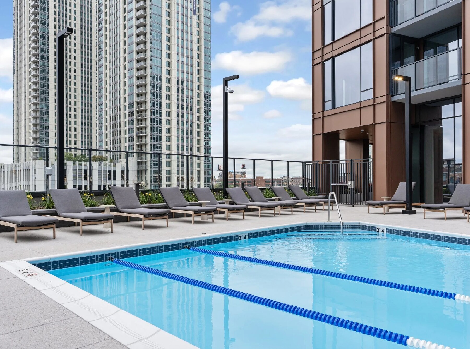 Building Photo - 345 N Canal St