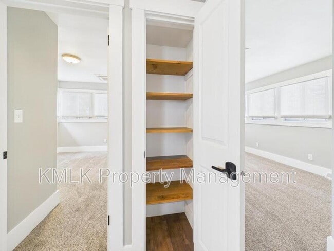 Building Photo - 2514 Carson Rd