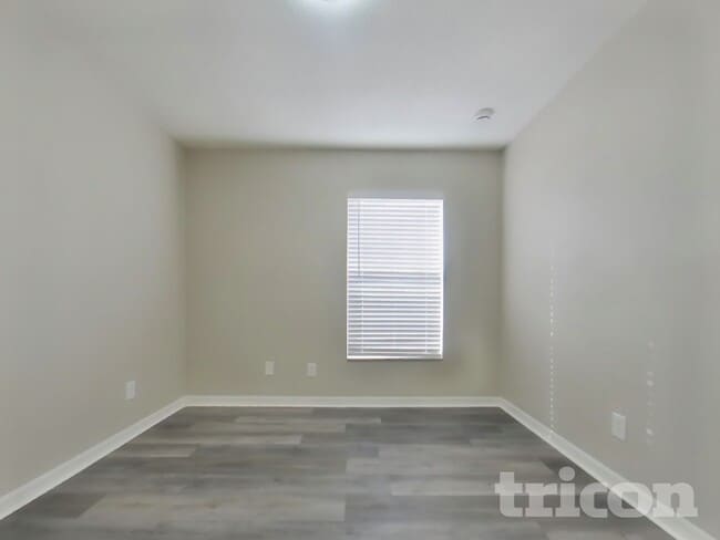 Building Photo - 8829 Lambert Ln