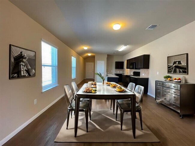 Building Photo - 3400 Ortman Dr