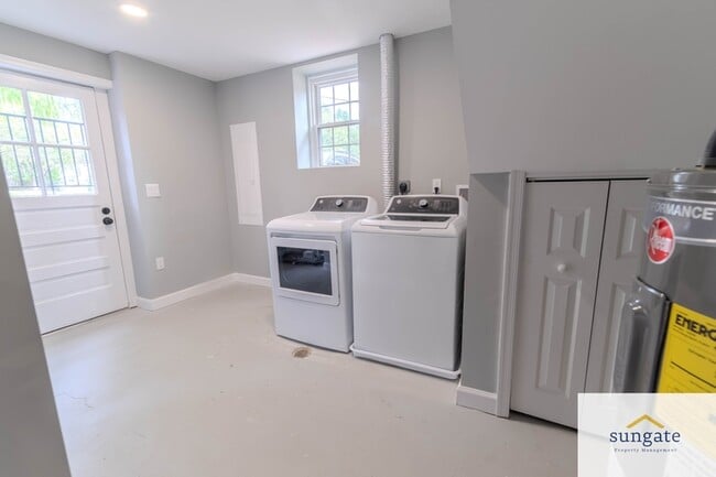 Building Photo - 11319 Harding Rd