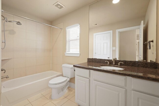 Building Photo - 2615 Cheshire Oaks Dr
