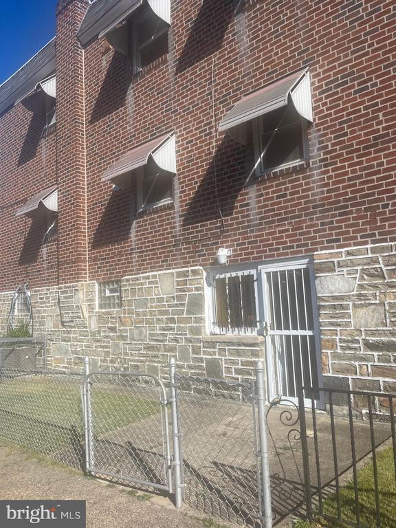 Primary Photo - 1113 E Hunting Park Ave