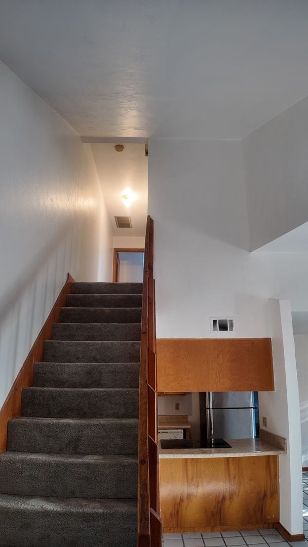 Building Photo - Freshly Remodeled 3 BR 2 BA Townhome Located Minutes From Doak Campbell Stadium!