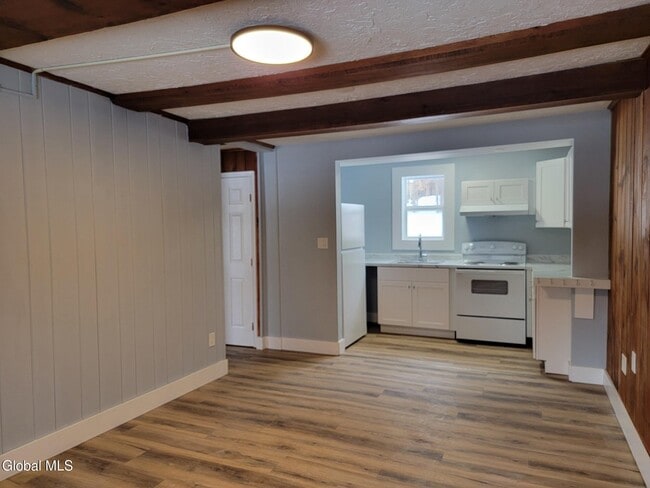 Building Photo - 827 US-9