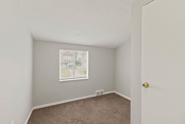 Building Photo - 462-464-464 Idlewood Rd