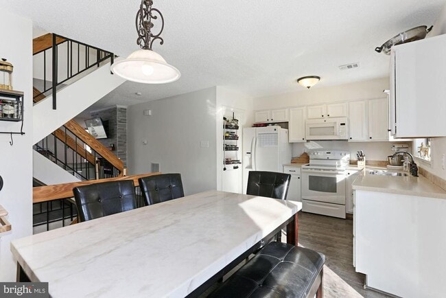Building Photo - 2104 Cartwright Pl