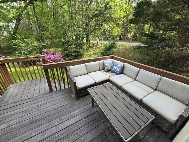 Building Photo - 1500 Oakland Hills Way