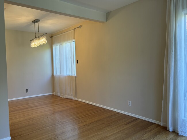 Dining Room - 5450 Burnet Ave