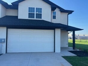 Building Photo - 733 Parie Rose Wy