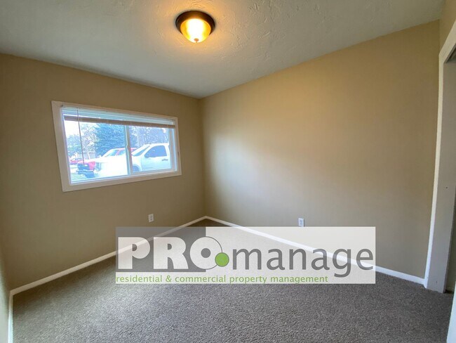 Building Photo - 2 bed / 1 bath apartment in Idaho Falls