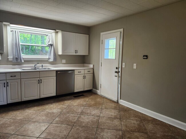 Building Photo - 3 bedroom 2 bath home in the desirable Belvoir Area in Chattanooga