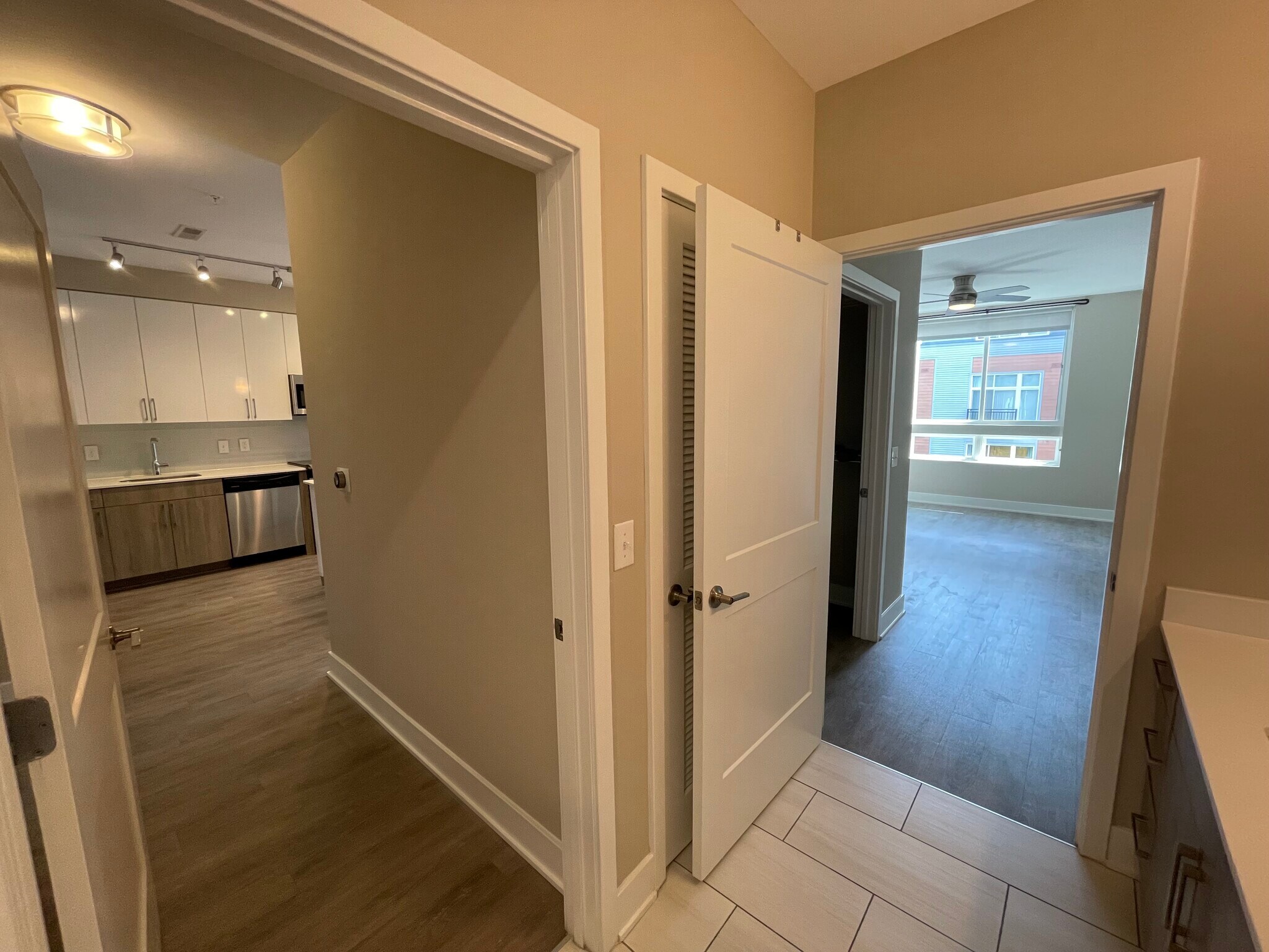 Building Photo - 145 Riverhaven Dr