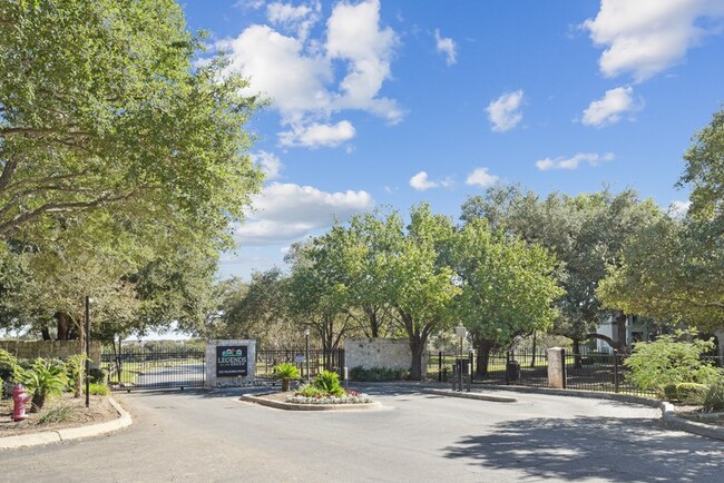 Legends on the Green Apartments, San Antonio, Texas - Legends on the Green Apartments