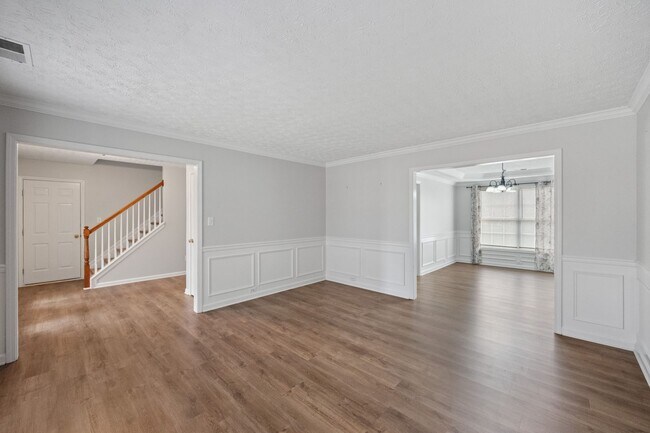 Building Photo - Beautifully Renovated Home in Worthington Place