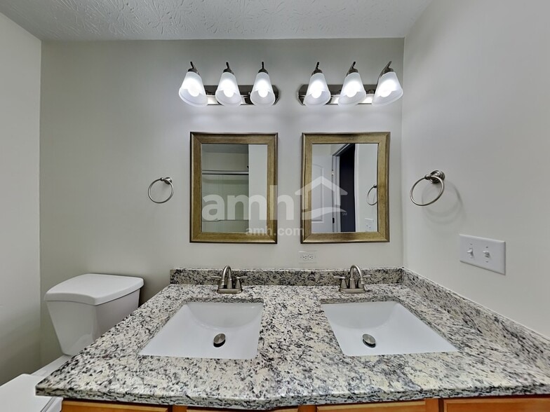 Building Photo - 1395 Ithaca Dr