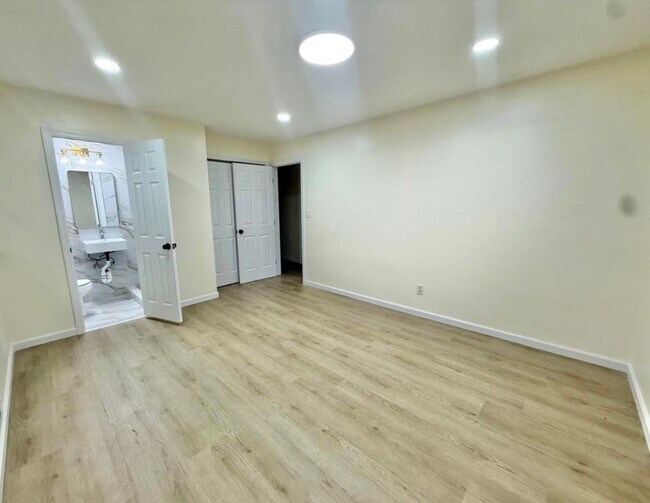 Building Photo - 588 Avenue A