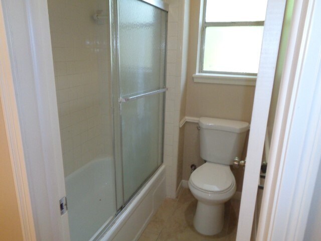 Building Photo - 802 Baltic Ln