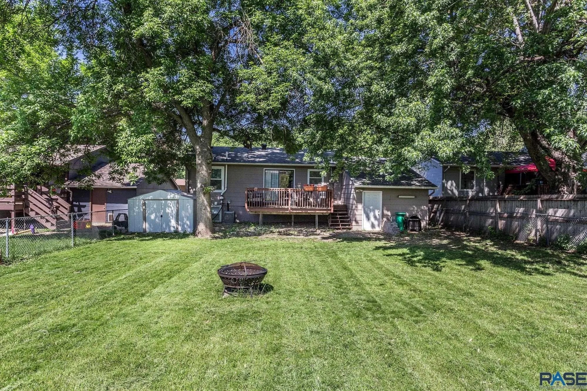 Building Photo - 204 N Fanelle Ave