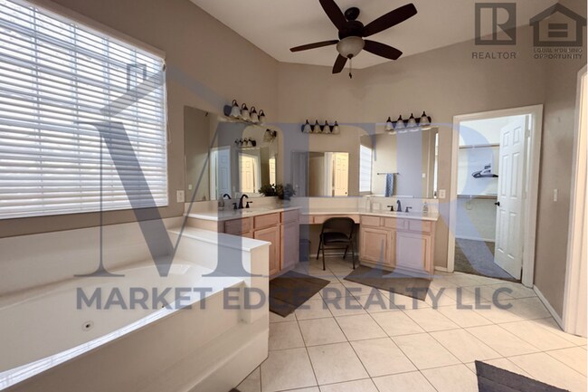 Building Photo - 3Bed/2.5Bath Home at Guadalupe/Crismon Rd! $399 MOVE-IN SPECIAL! Ready for Immediate Move-In!