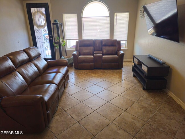 Building Photo - 14660 Spanish Point Dr