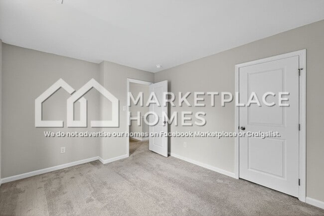 Building Photo - 807 Sun Vly Wy